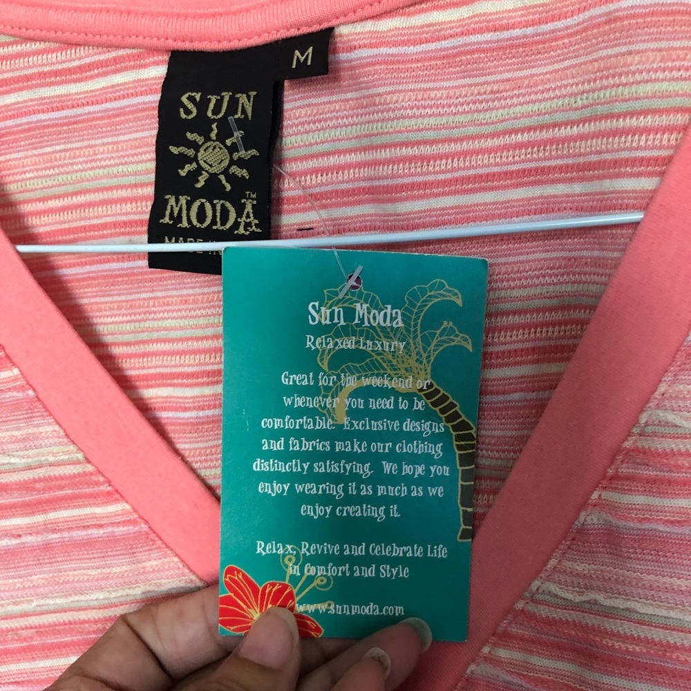 Top - Picture 2 of 4